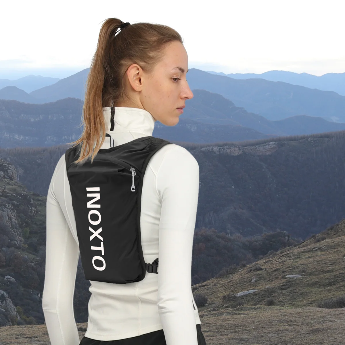 Running Hydration Vest Backpack,Lightweight Insulated Pack with 1.5L Water Bladder Bag Daypack for Hiking Trail Running Cycling