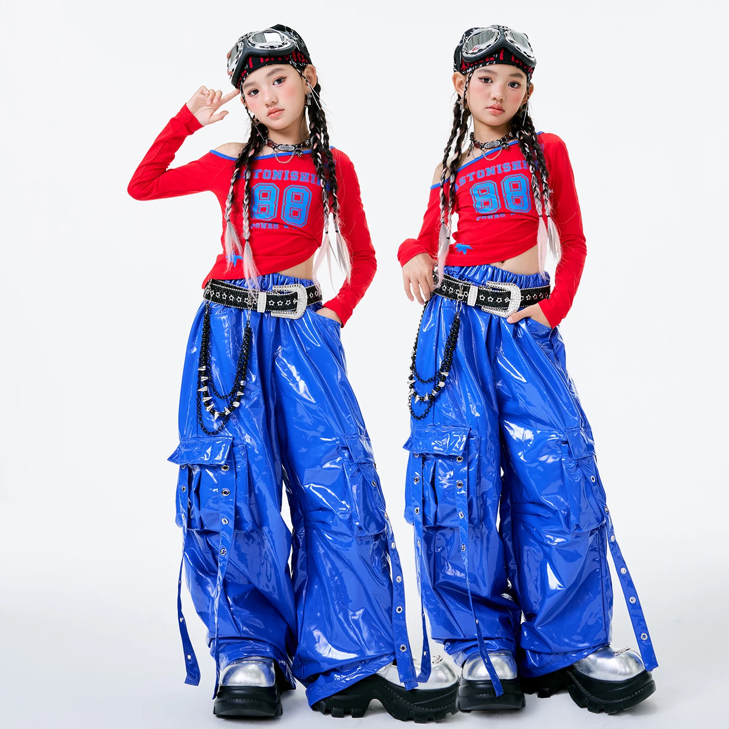 2025 الأطفال أزياء رقص الجاز أداء للفتيات الأحمر المحاصيل القمم السراويل الزرقاء Kpop ملابس الهيب هوب ملابس الرقص DQS20910