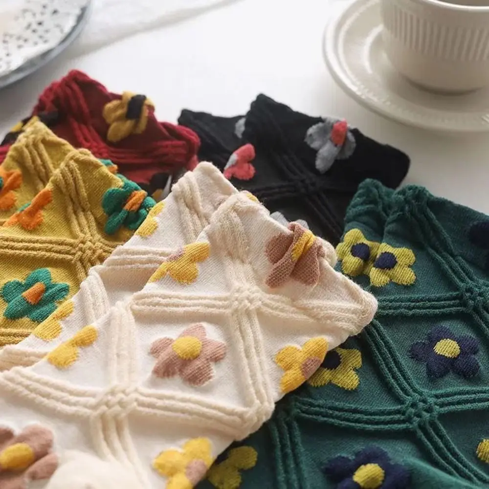5Pairs الحلو النساء الجوارب القطنية التطريز تنفس منتصف أنبوب الجوارب الفتيات الجوارب الأزهار الخريف زهرة الجوارب الخريف الشتاء