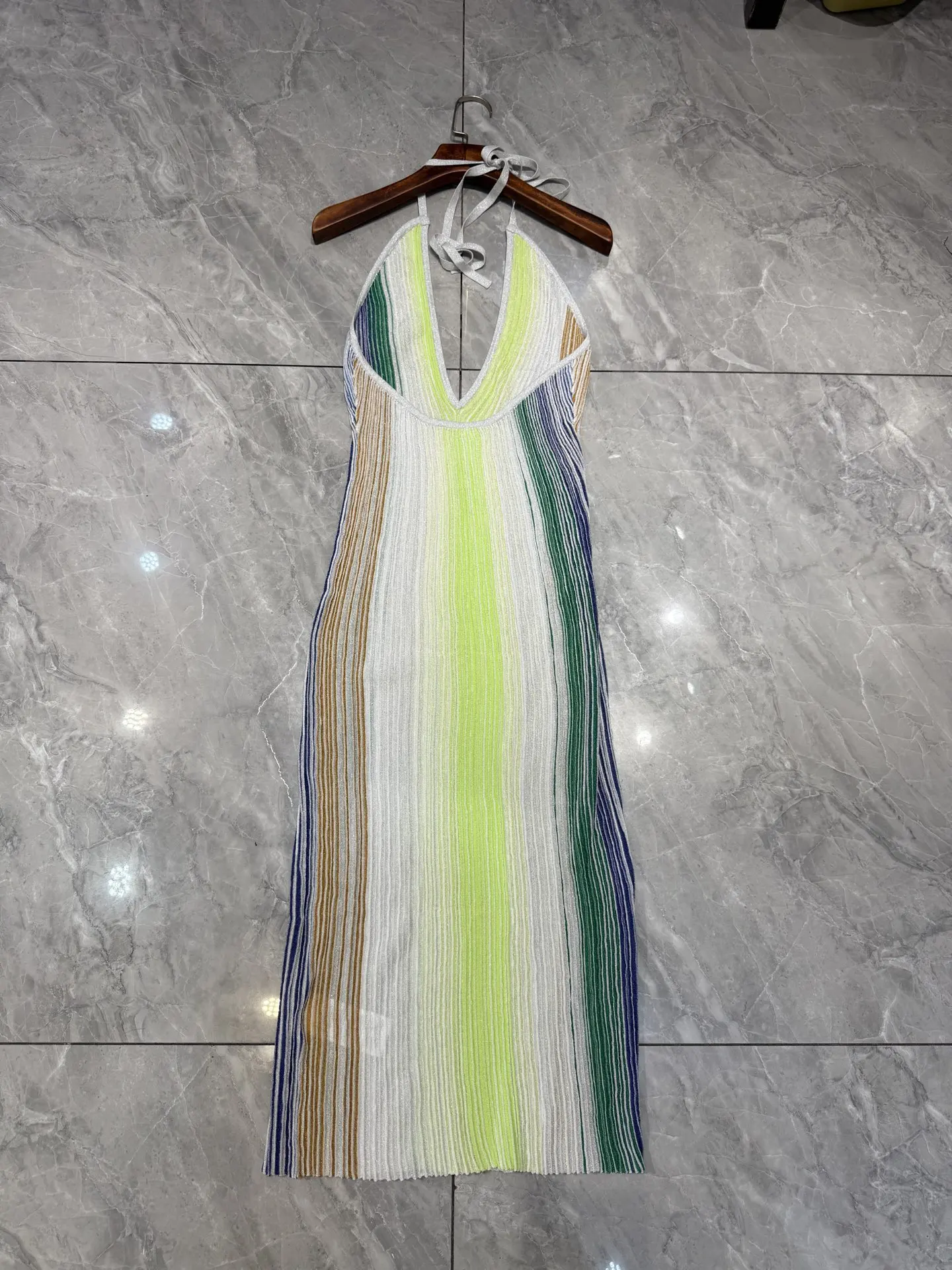 ผู้หญิงเมทัลลิคลายSequinedถักRobe 2025 ใหม่Halter VคอBacklessแขนกุดแฟชั่นSlimชุดยาว