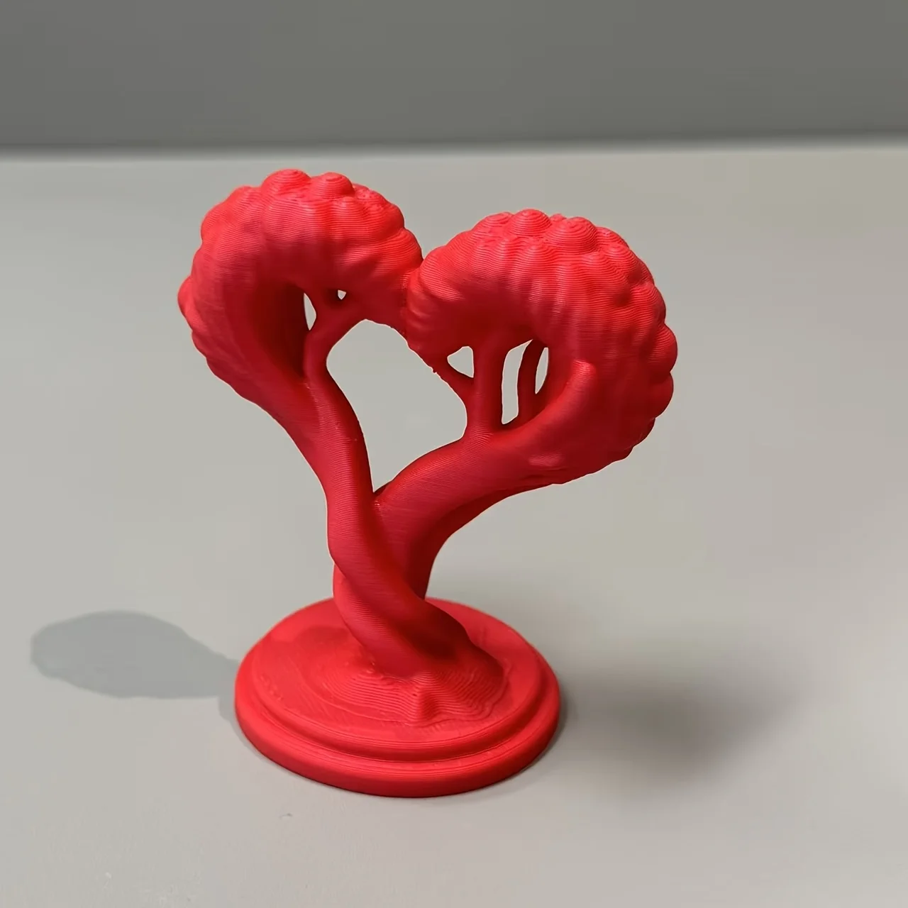 Intertwined Love Tree Statue 3D Printed Love Tree Miniature Ornaments Romantic Decorative Figurine for Couples Valentine's Gifts