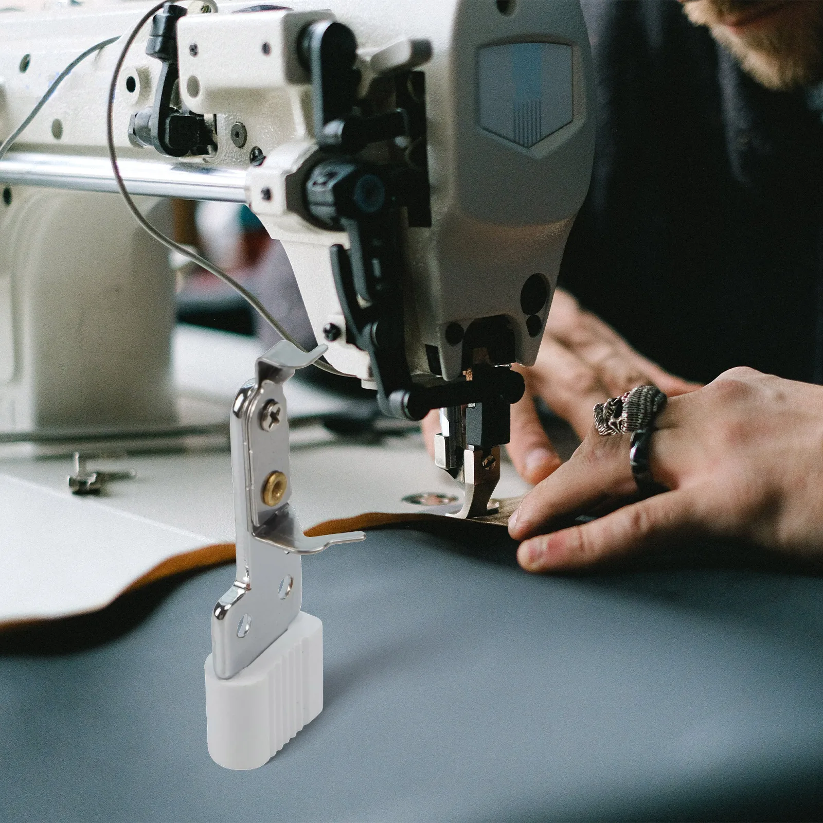 

Инструмент для нанизывания нитей N416190201, нитевдеватель для поделок, совместим с различными моделями, прост в использовании, эффективное нанизывание нитей.