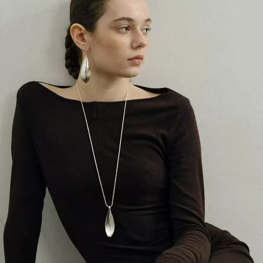 2025 Fashion Classic European and American Minimalist Double sided Leaf Pendant Necklace High end Exquisite Design Fashion Party