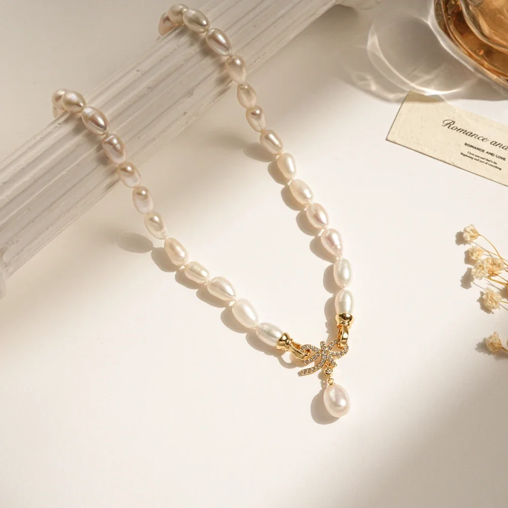 HENGSHENG AAA Quality 8-9mm Rice Shape Freshwater Pearl Necklaces for Women 40cm Bow Tie Pearl Pendant Necklaces Jewelry Gift