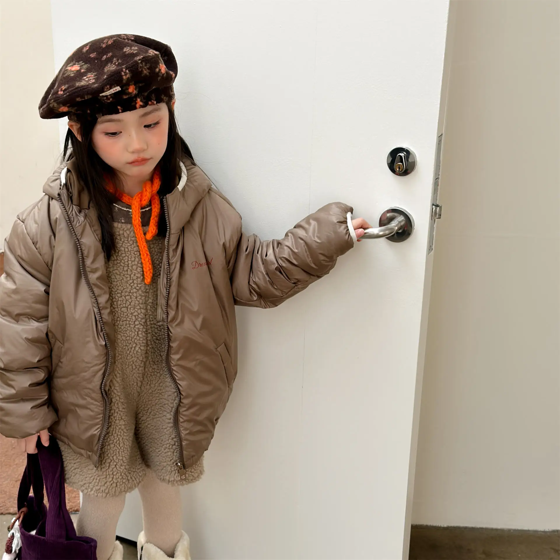 

2025 зимняя новая детская хлопковая стеганая куртка, детское теплое пальто с длинными рукавами для мальчиков, плотная стеганая куртка с капюшоном для девочек, одежда для малышей