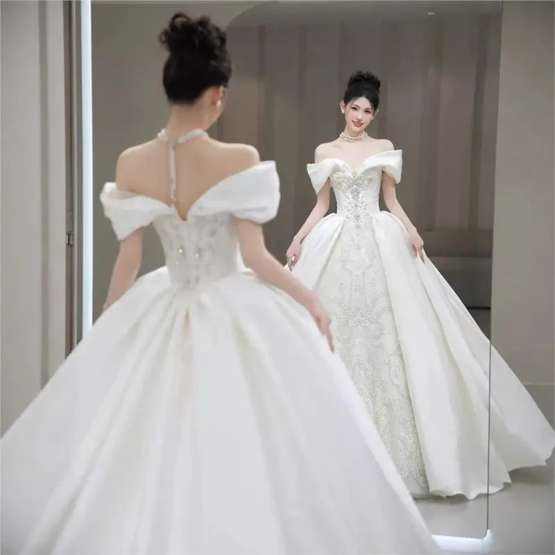 Nuovo lussuoso abito principale monospalla in raso di grandi dimensioni per l'industria pesante con un tocco di alta qualità per le donne