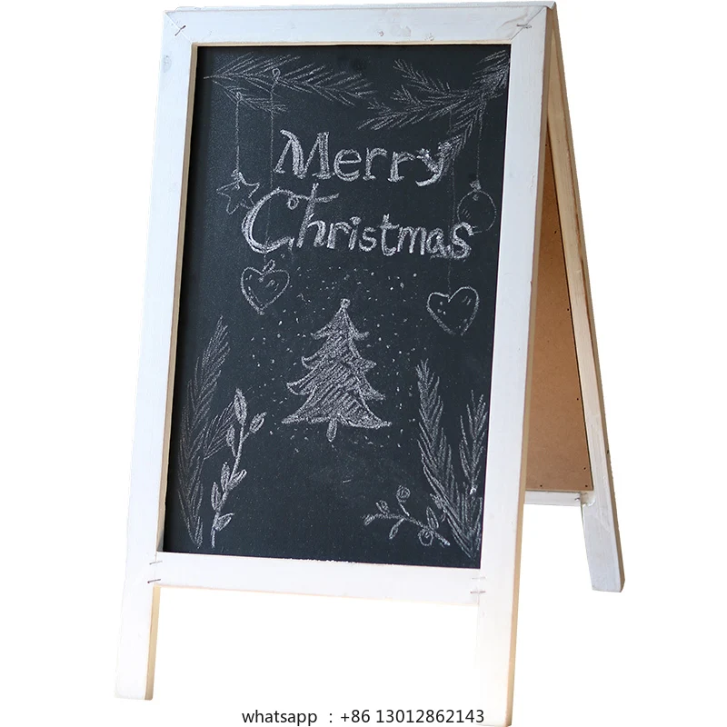 

Небольшая доска для заметок из массива дерева с кронштейном