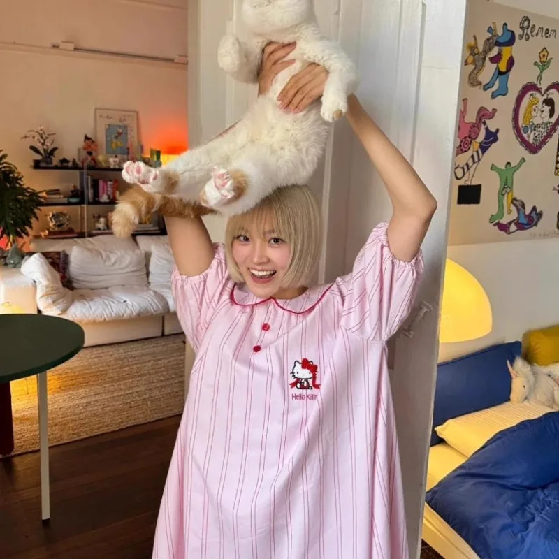 

Корейская версия Hello Kitty, розовые полоски, платье с принтом кота, пижамы, женская весенне-осенняя домашняя одежда средней длины, ночная рубашка