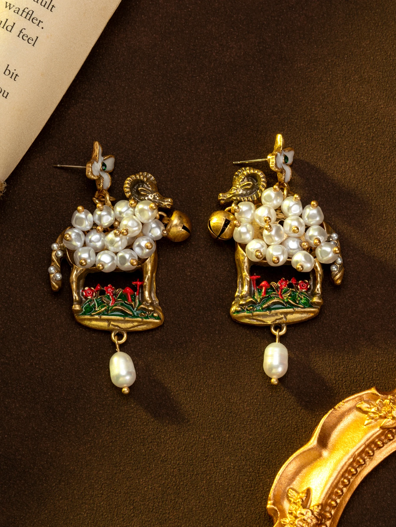 1 Pair of Vintage Bell-Shaped Small Sheep Earrings with Faux Pearls and Floral Embellishments, Fashionable and Cute, Suitable for Women's Daily Wear, Attending Parties, as Accessories, or as a Gift