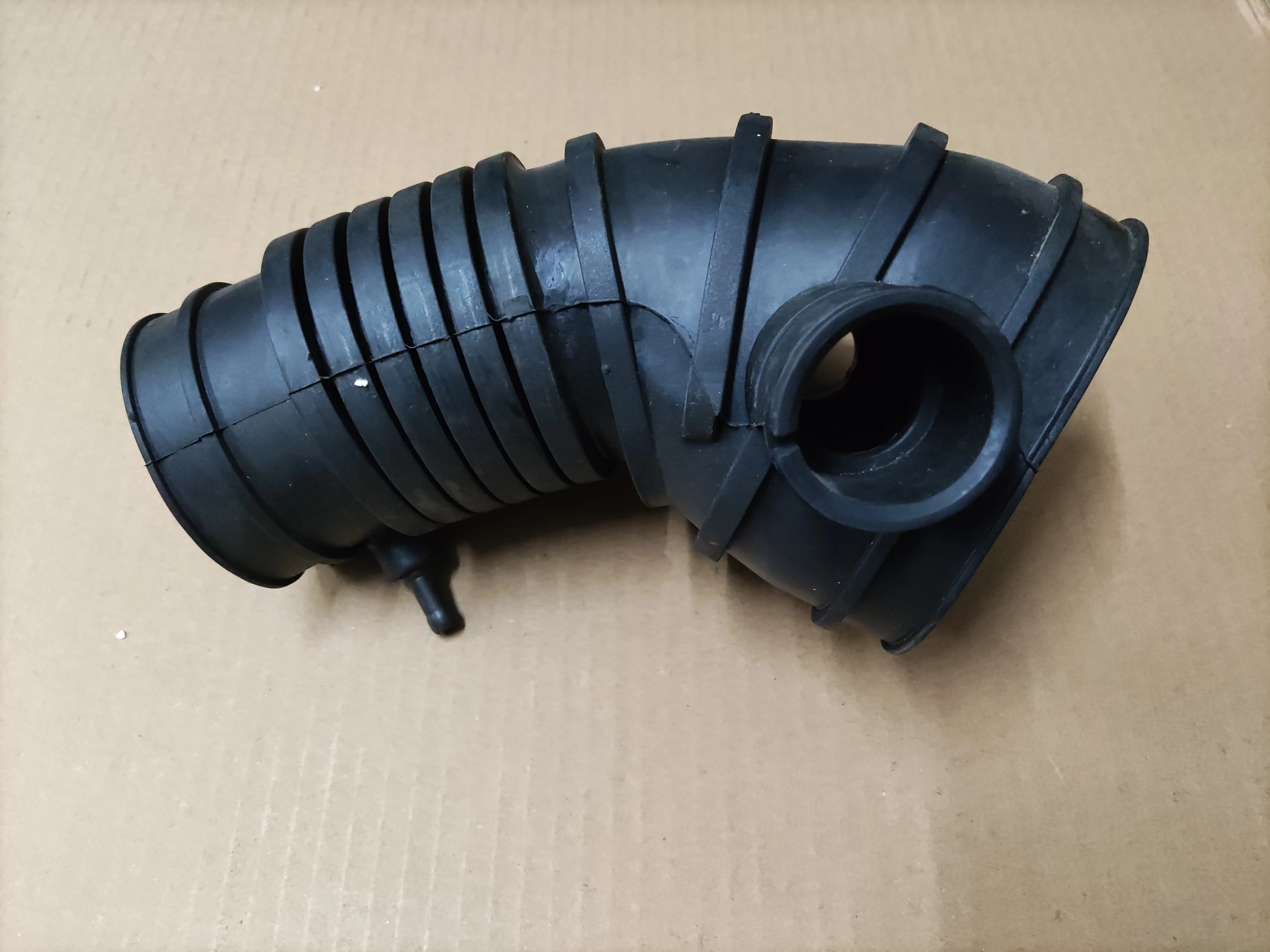 

Оригинальная карта Deli Space Gear Card 4g64, впускная трубка двигателя, плоская Mr 299107 Высокое качество