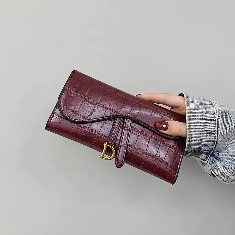 

2024 Small Wallet Women's Long Short European and American Simple Versatile Folding Wallet Card Bag Buckle Luxury Handbag