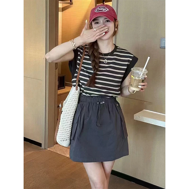 

Лето 2022, новая повседневная футболка в полоску, юбка-стринги, комплект из двух предметов, молодежная корейская версия Vitali, полиэстер F...