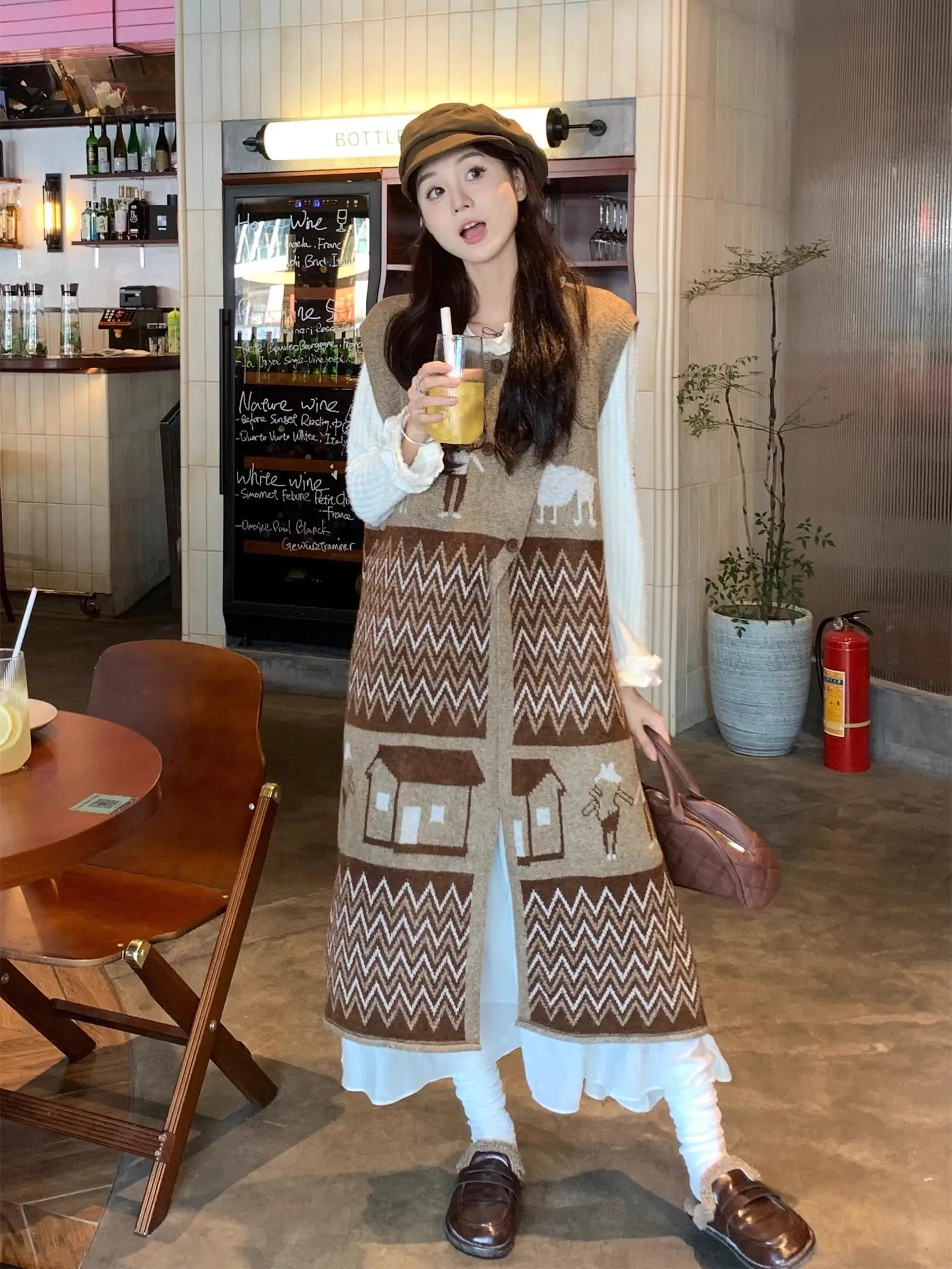 Gilet tricoté d'épissure rétro Dr femmes printemps automne ample mi-long coréen Sle bouton détail résine couleur fixation Thi...