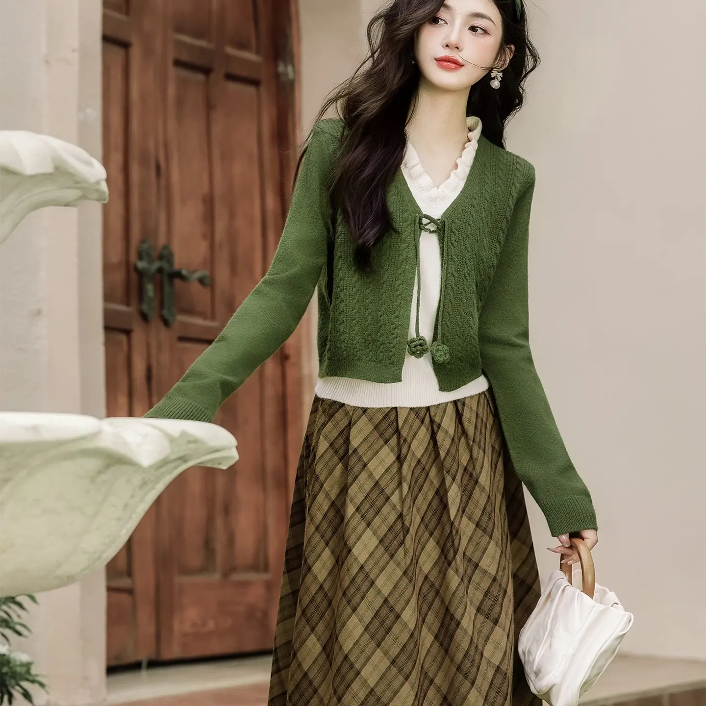 

Laid-ba Artistic Sle Women's Knitted Sweater And Plaid Skirt Two-Piece Set Casual Faion Autumn Winter Collection
