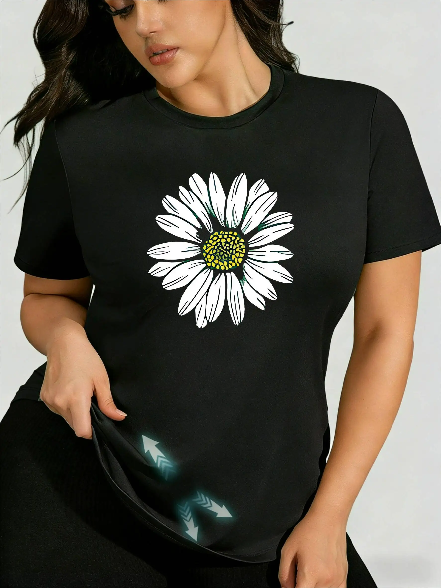 

Sweet Cool Hand-Painted Daisy Print Plus Size T-Shirt, Y2K Slim Fit Short Sleeve Top for Curvy Girls