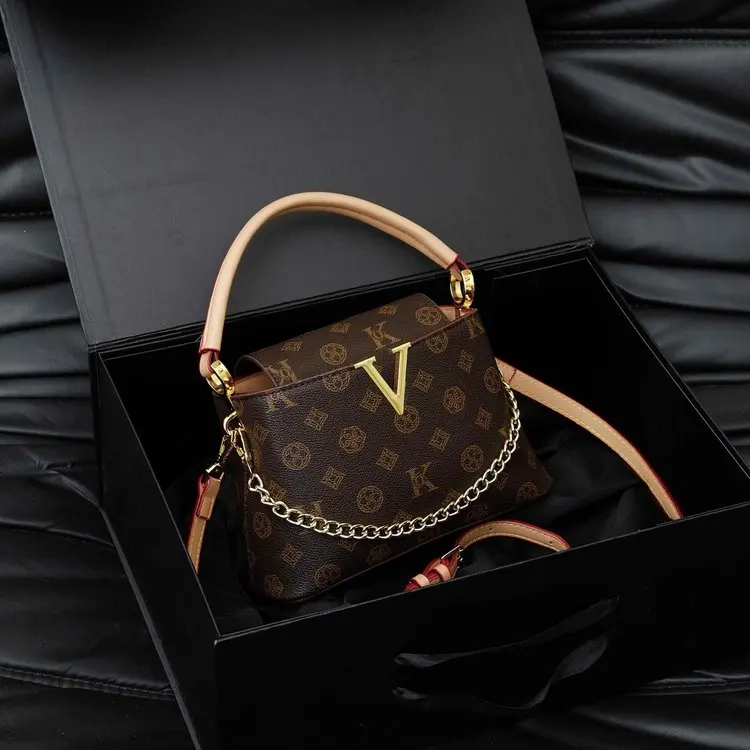 

Classic Designer Crossbody Handbag For Women Luxury Leather Large Capacity Elegant Diaper Bag For Commuter Stylish Textured Tote