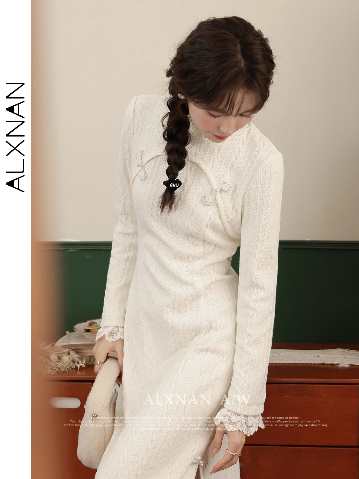 ALXNAN ชุดเดรสยาวไซส์ใหญ่สำหรับผู้หญิง ปี 2025 ชุดเดรสแขนยาวสไตล์ลำลองสุดหรู สไตล์จีนใหม่ สีแอปริคอต เสื้อผ้าผู้หญิง รุ่น D01005