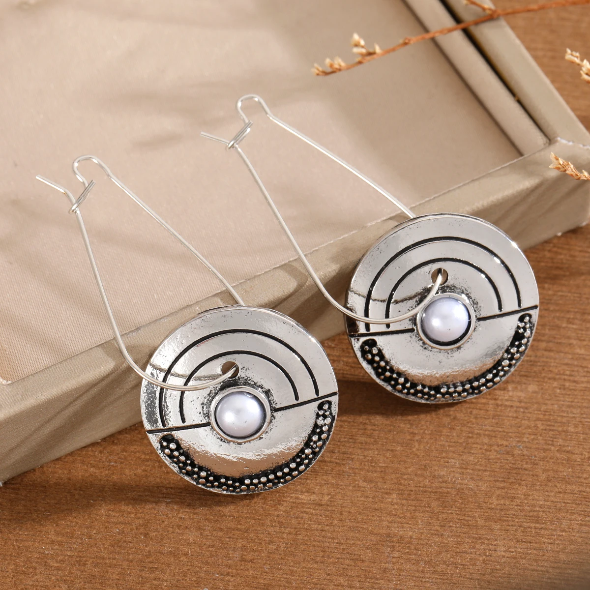 National style embellished with dot-shaped texture, set with imitation pearls, women's pendant earrings for formal occasions