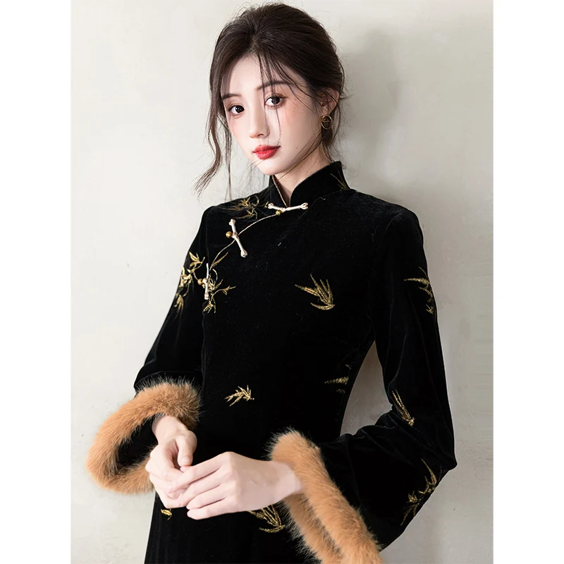 

Новая китайская женская зимняя одежда из черного бархата: модная, теплая, в стиле ретро, с длинными рукавами и цветочным узором, для повседневной носки, с эффектом похудения.