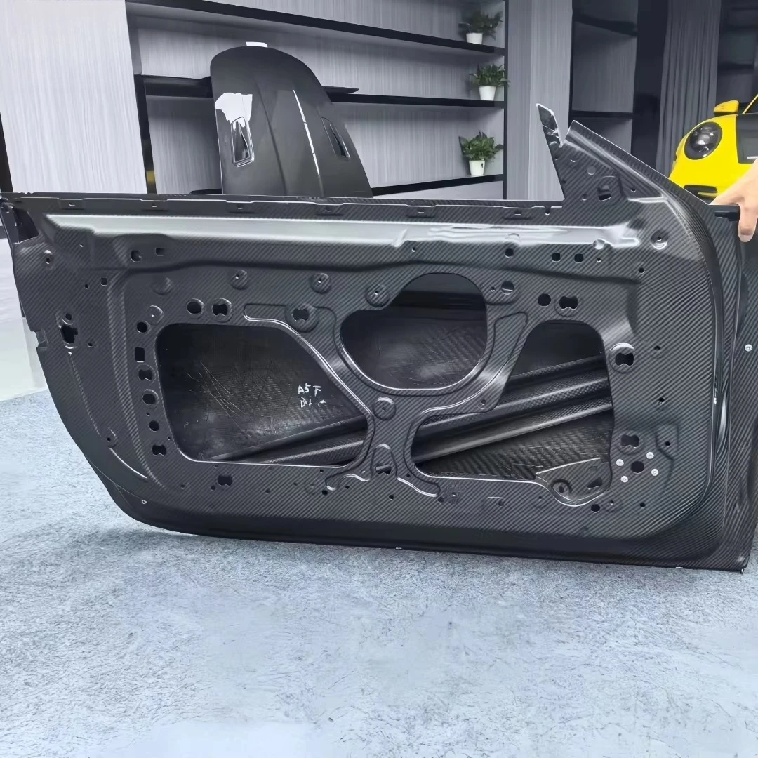 2022 لـ M4 G82 G83 G22 مجموعات هيكل السيارة لوحات أبواب من ألياف الكربون الجافة مشربة مسبقًا