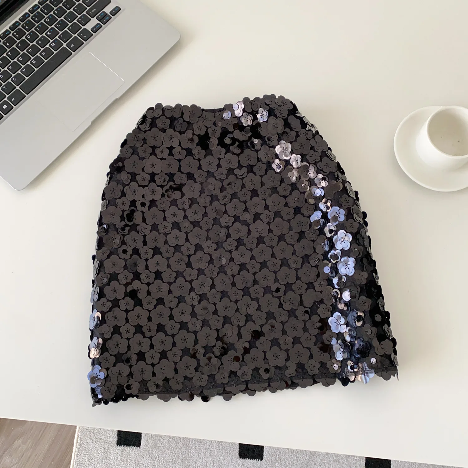 التنانير النسائية تنورة الصلبة الترتر الأزهار حبة التطريز Bodycon طول صغير الإمبراطورية الخصر سليم صالح ملابس الشارع الشهير غير رسمية 2025 الخريف #4