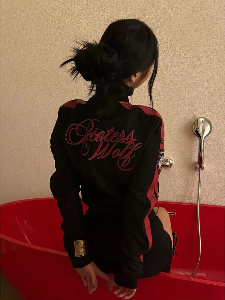 

Женская куртка с принтом и воротником-стойкой в японском уличном стиле, приталенная, в стиле Y2K, с полосатыми вставками, длинными рукавами и молнией