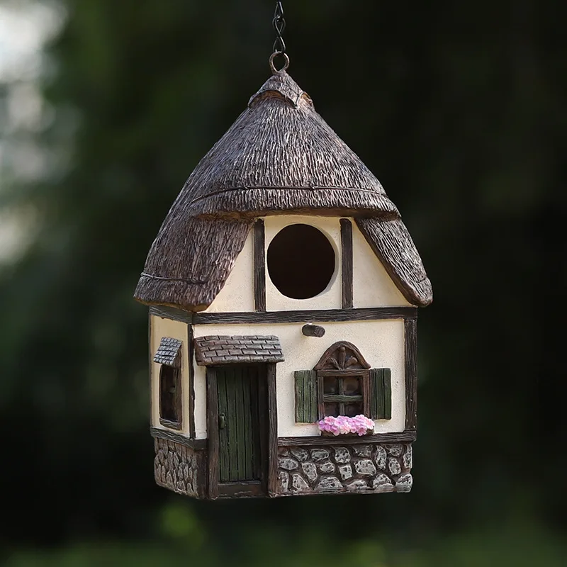 Garden villa decorative resin crafts, pastoral-style thatched-roof hut-shaped birdhouse, outdoor hanging ornaments