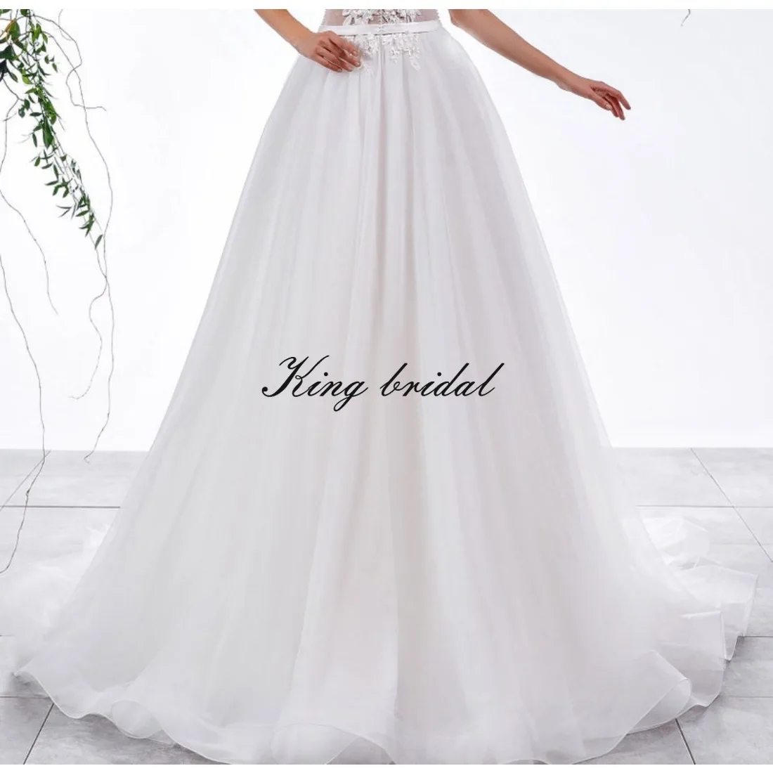 Abito da sposa linea A in pizzo floreale, abito da sposa in tulle, abito da sposa con schiena bassa, abito personalizzato ricamato con cristalli e perle