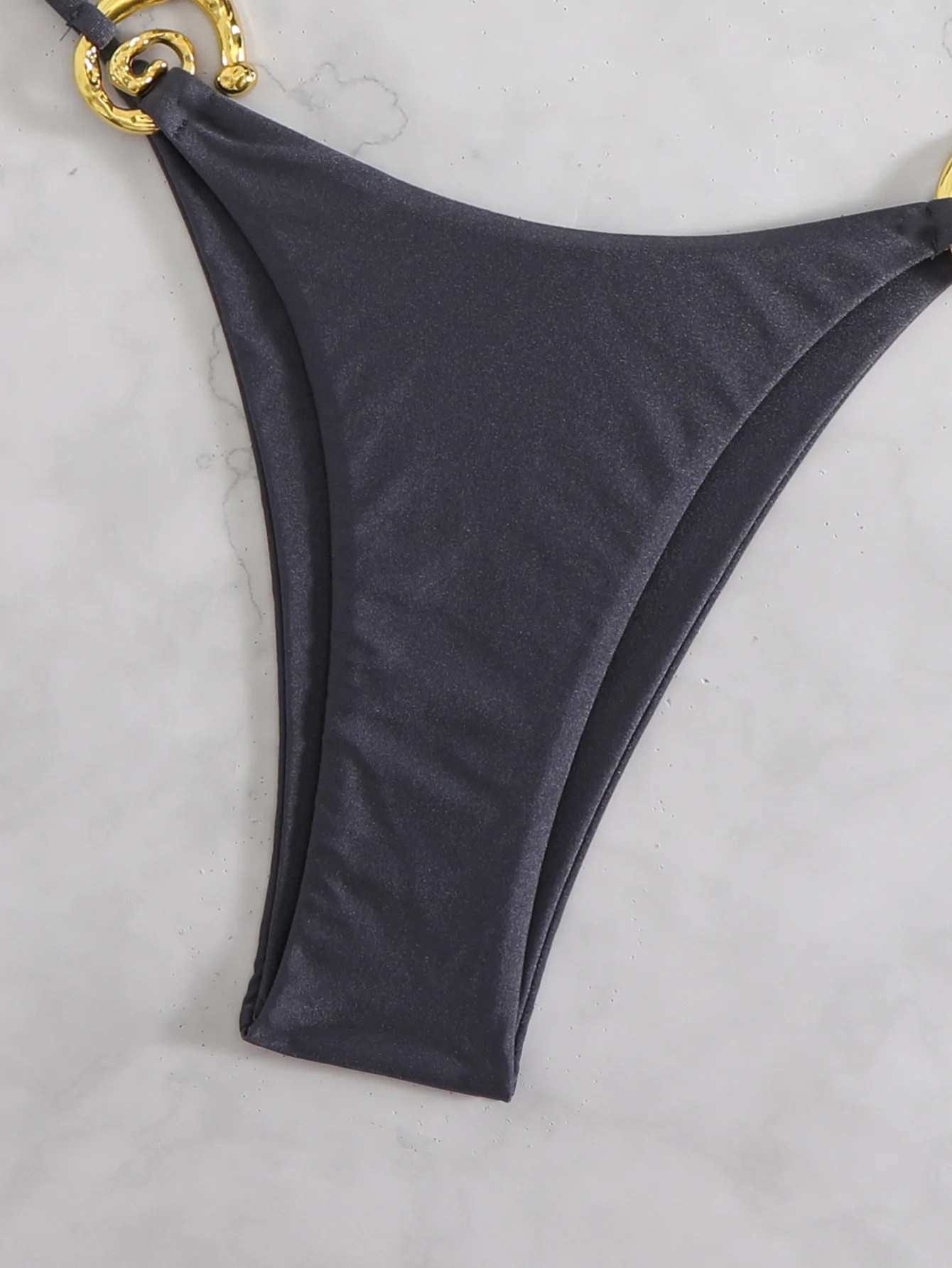 2025 neuer Bikini mit Metallring, zusätzlicher Muschel-Split-Badeanzug, Strand-Badeanzug