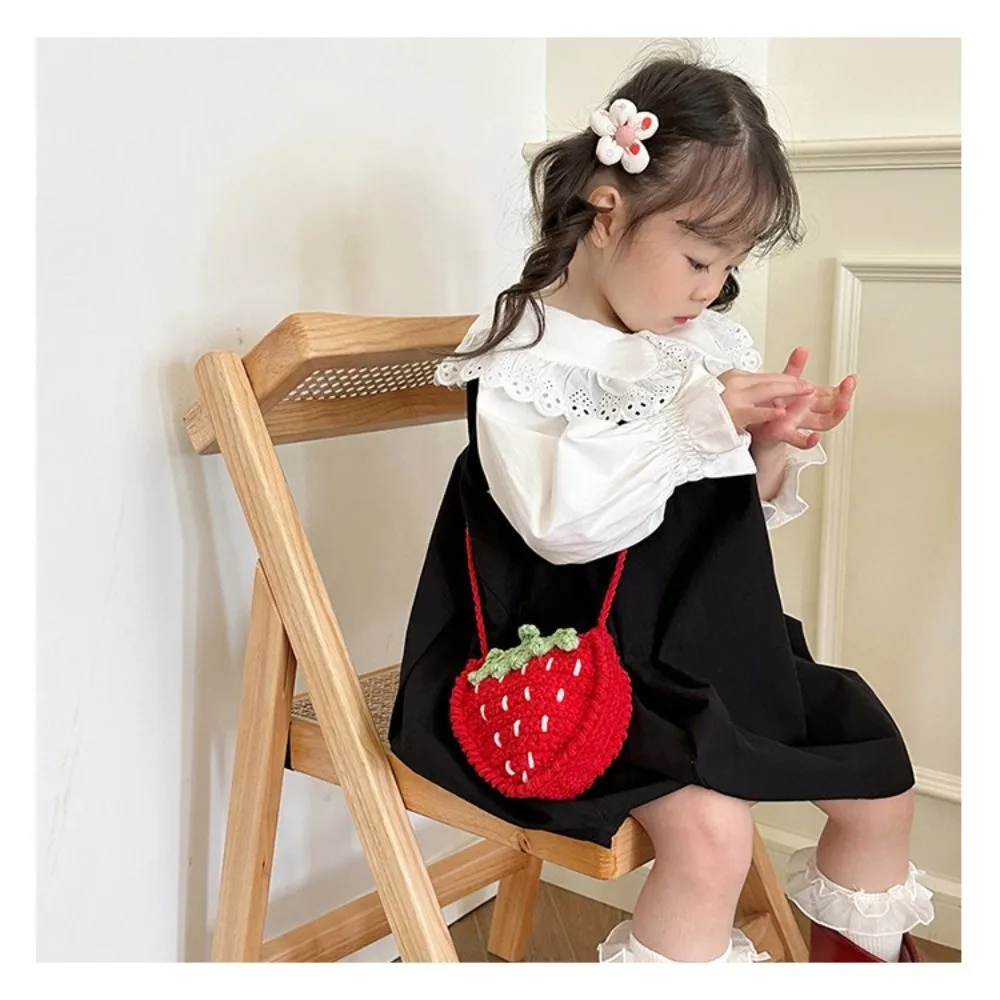 Cute Handmade Strawberry Crossbody Bag Crochet Yarn Woven Design Mini Shoulder Bag Two-Tone Mini Size Patchwork Bag for Women