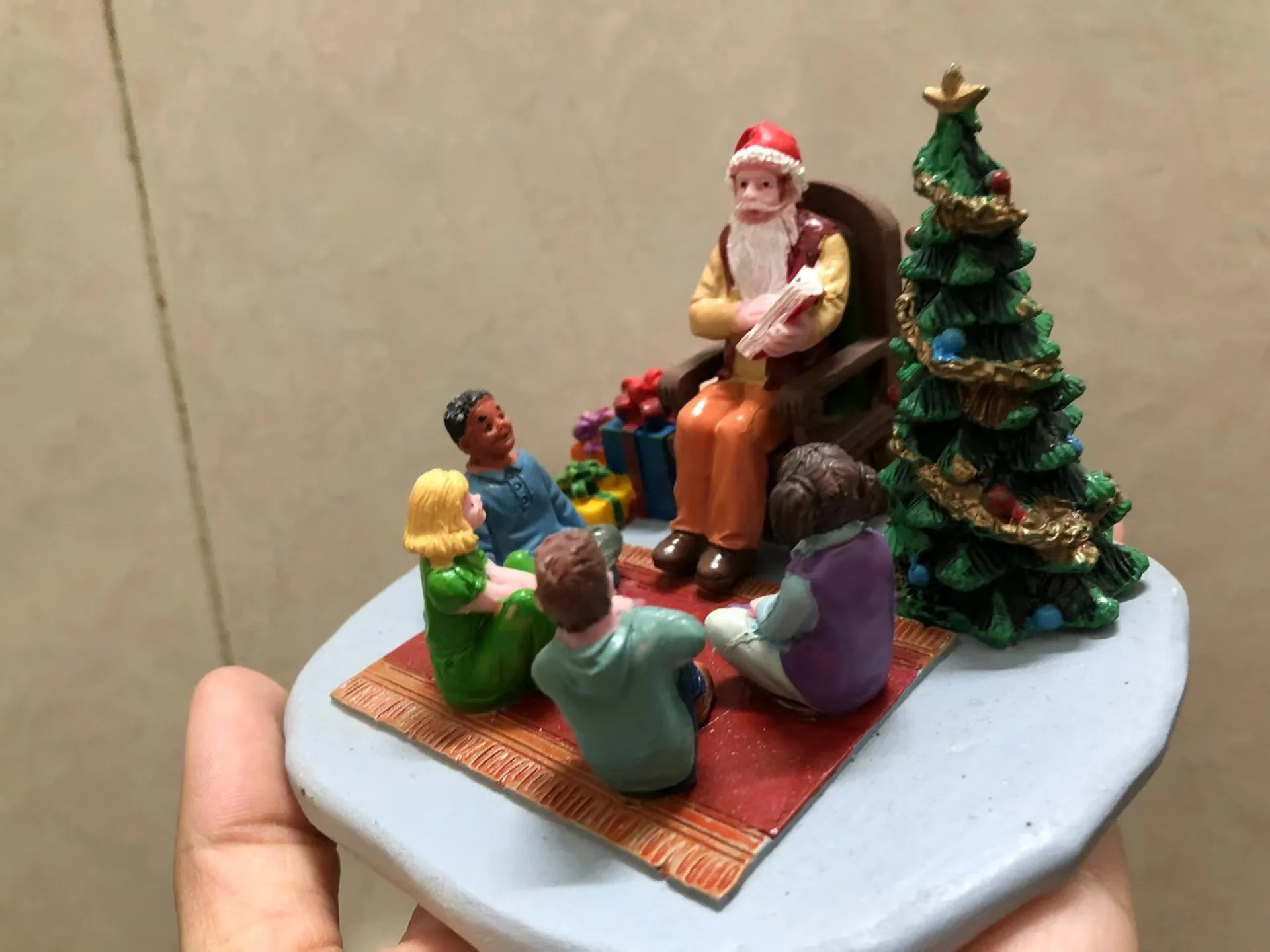 Resin figure mental psychological sand table game box court therapy santa  with  child
