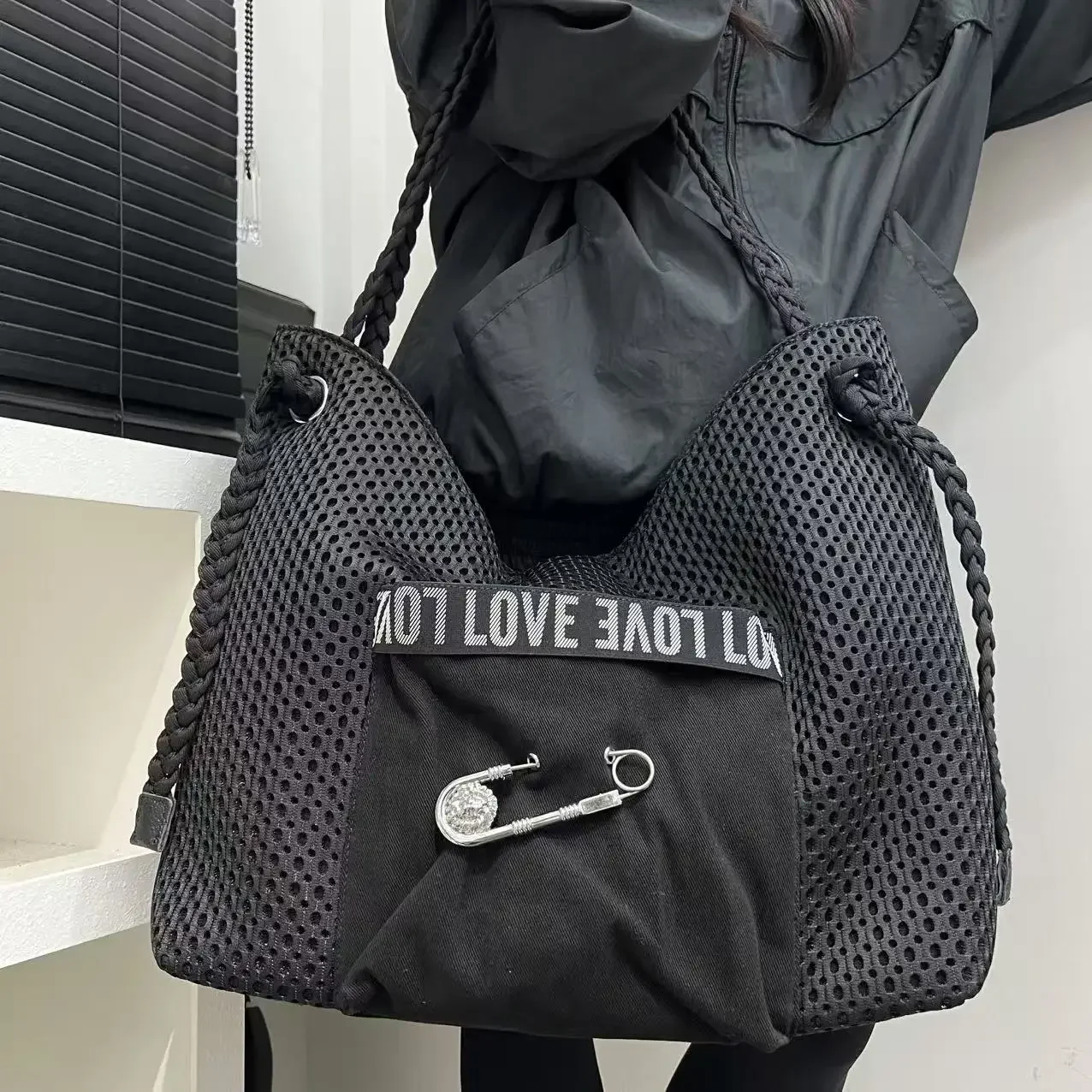 Ladies' fashionable large capacity mesh spliced shoulder bag, retro street style city bag, pin Y2K front pocket handbag