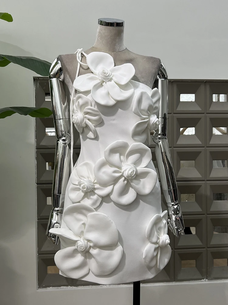 디자인 감각적인 3D 플라워 슬림 백 힙 스커트 여름 신상 패션 홀터넥 드레스 섹시 백리스 분위기 숏 드레스