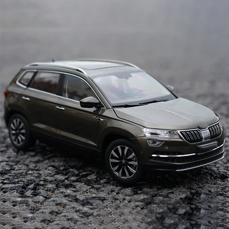 Diecast 1:18 Scale Alloy Simulation Skoda KAROQ Car Toy Car Model Classic Collection Display Gift Toy Souvenir Scene Arrangement