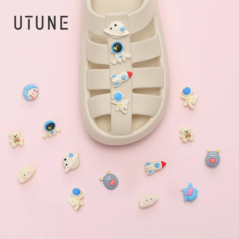 UTUNE Cute Hole pantofole fibbia per scarpe Designer accessorio decorazione per scarpe da giardino sia per bambini che per adulti