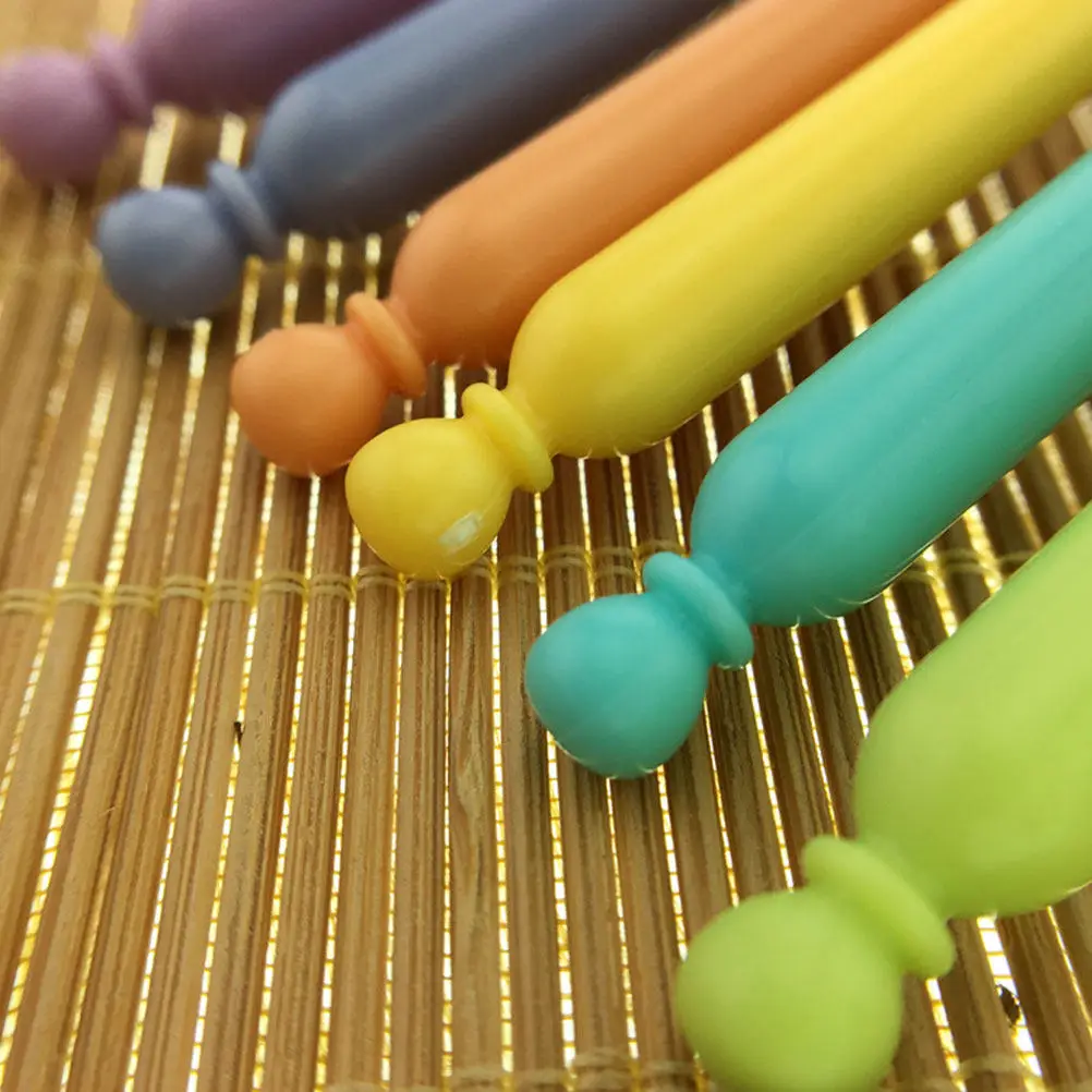 

12Pcs Crochet Hooks Kit Premium ABS Plastic Lightweight Non Slip Ergonomic Knitting Tools for Scarf Gloves Sweater Beginners