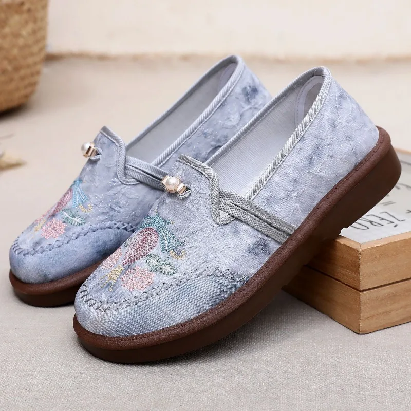 

Women Floral Embroidered Slip on Casual Shoes Vintage Chinese Style Non Slip Soft Sole Comfortable Walking Shoes for Daily Wear