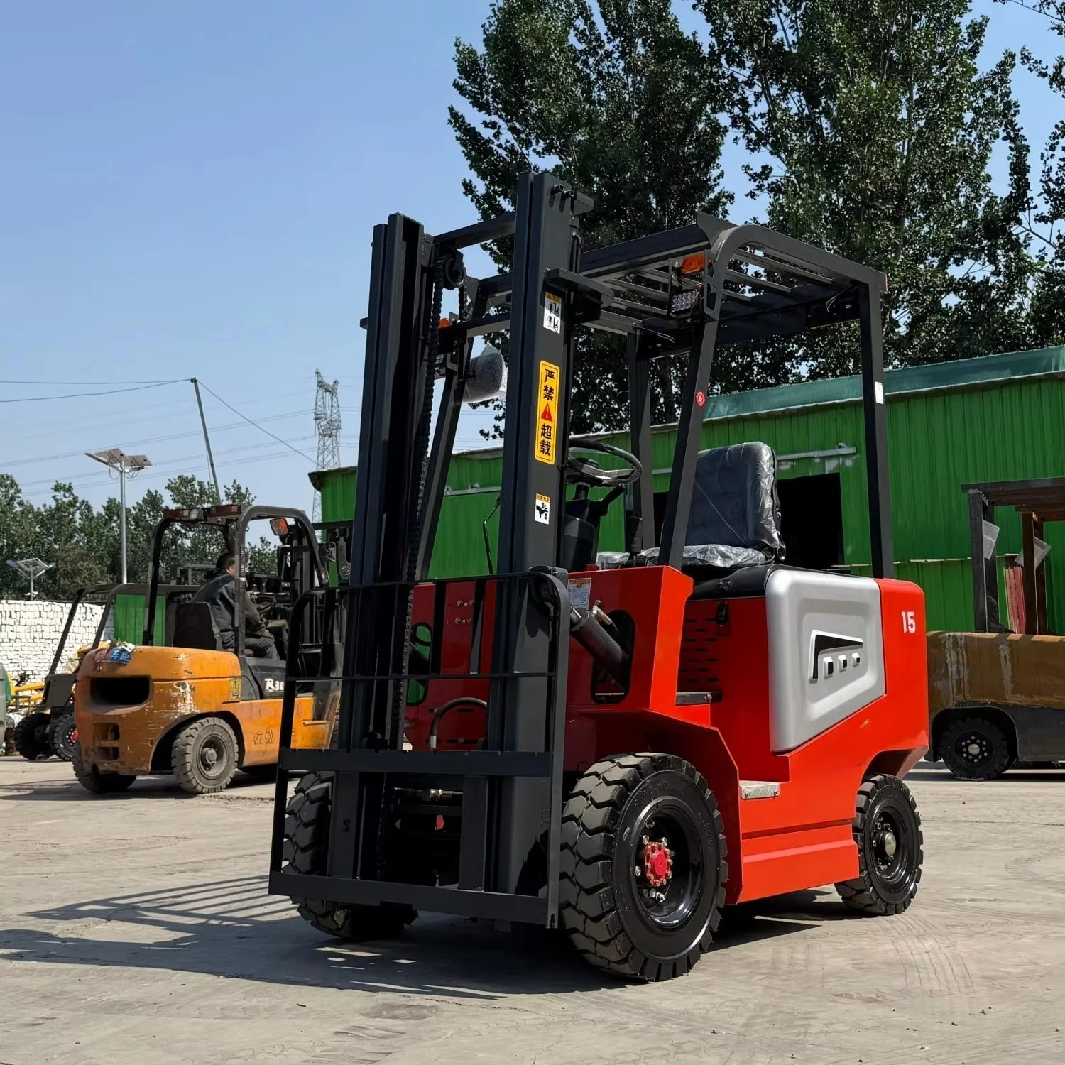 2 tons 3 tons electric forklift lithium-ion battery four-wheel forklift is suitable for indoor and outdoor