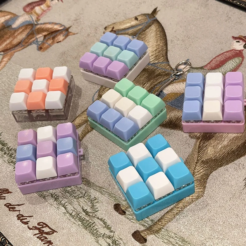 Bestseller 9-Tasten Mechanische Tastatur Achsentester Tastenkappen-Schlüsselanhänger Tastatur-Schlüsselanhänger Spielzeug Finger-Tastaturkappen Spielzeug
