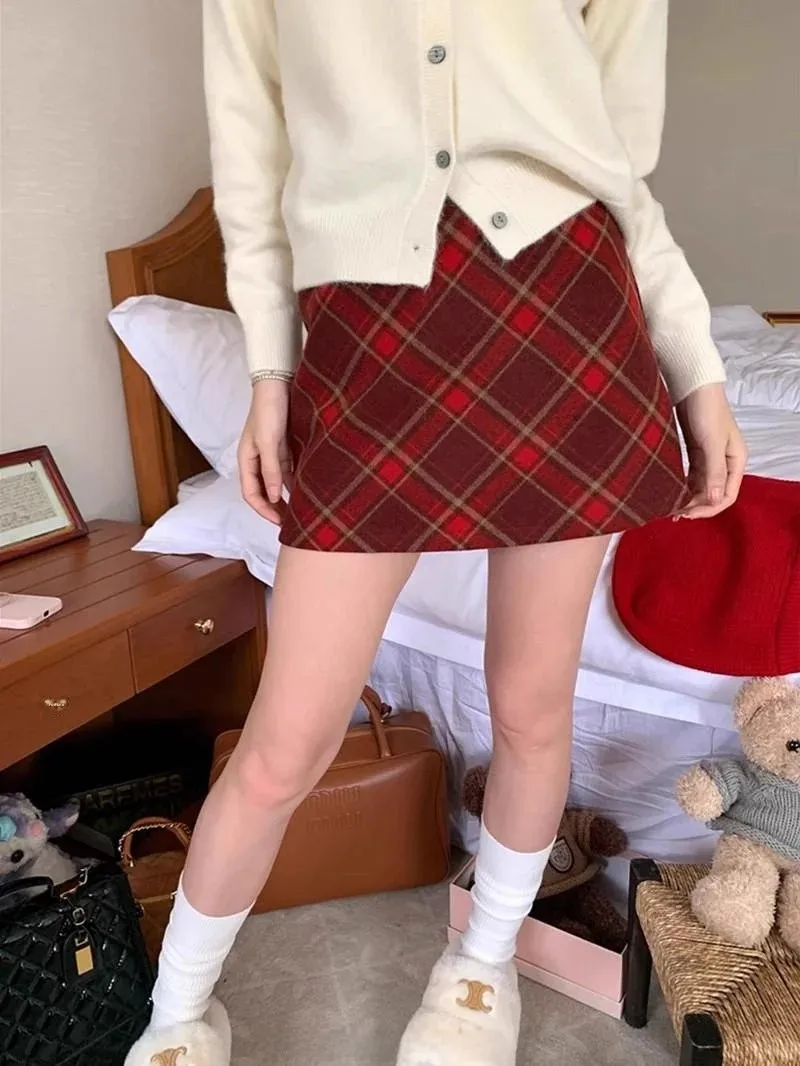 Red Plaid Woolen  Skirt High Waist A-Line for Women Autumn Winter Slimming Retro Style College Fashion Versatile Short Skirt