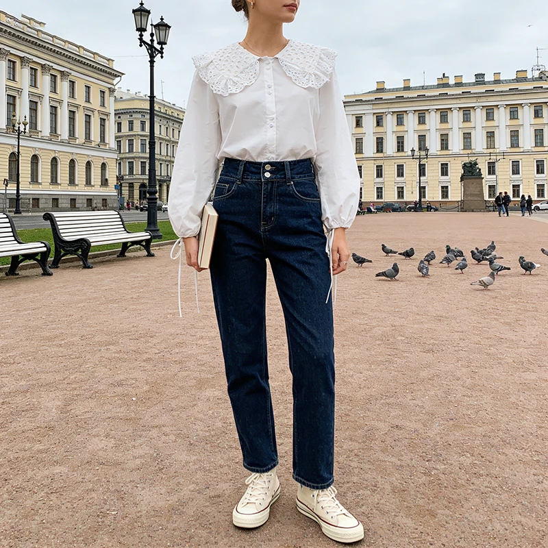 Damska biała koszula z dużym kołnierzykiem z koronki ażurowej - bufiaste rękawy ze ściągaczami przy mankietach i zapinana na guziki, słodka bluzka dziewczęca.