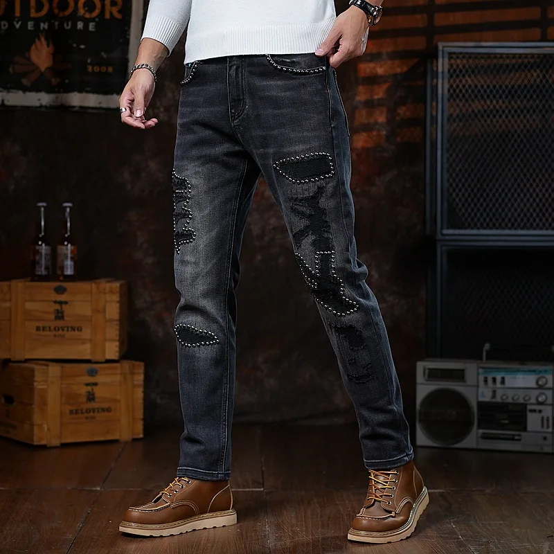 

2026 новые джинсы с перфорированными заклепками, мужские модные легкие роскошные эластичные облегающие брюки в американском стиле с небольшими штанинами