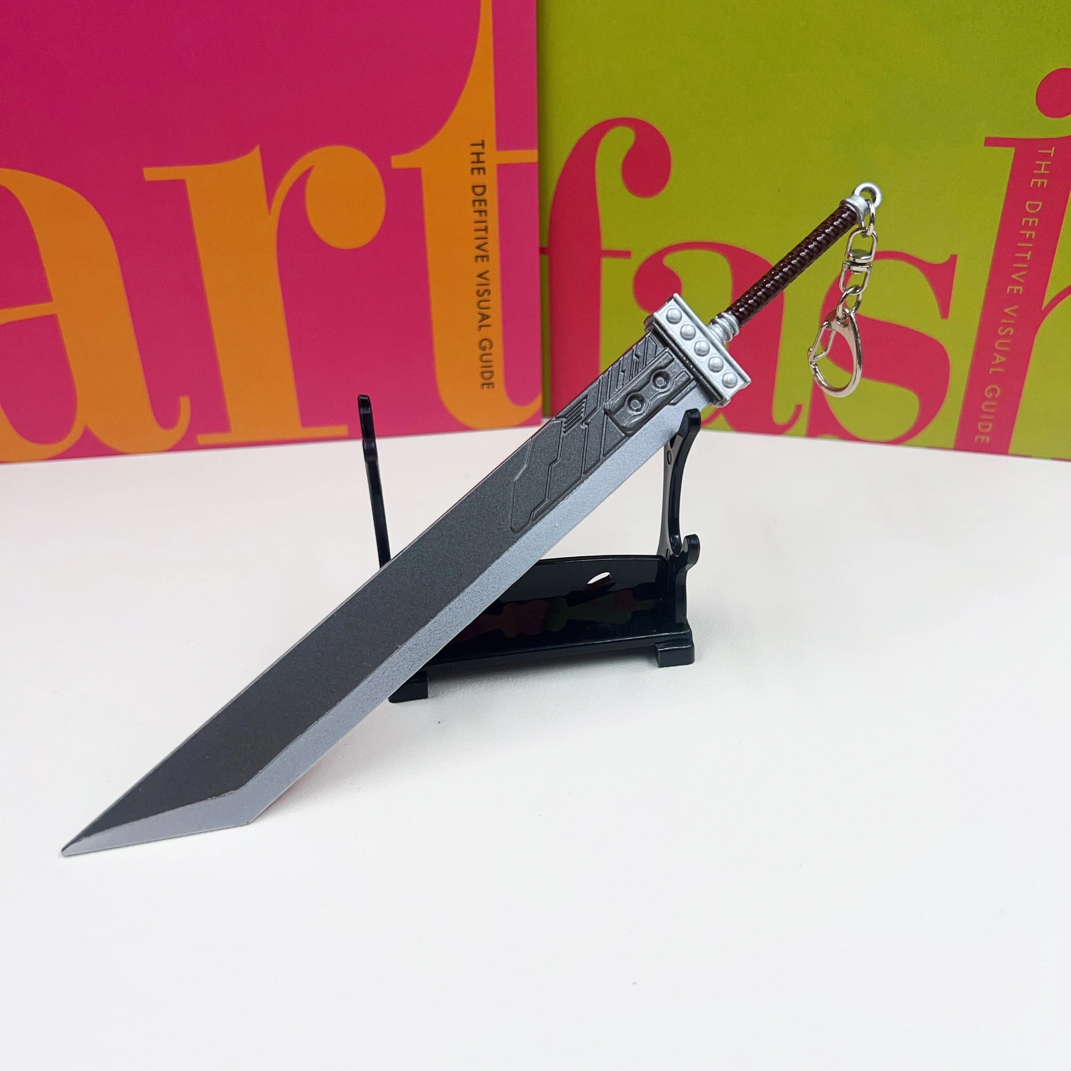 22cm Hardedge Cloud Strife Keychain FF VII Game Peripherals Metal Blade Model Toy for Home Ornament Decoration Crafts Collection