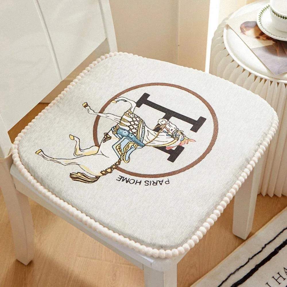 

Horse Chenille Thickened chair cushion simple warm removable & washable home dining chair cushion horseshoe shaped sofa cushion