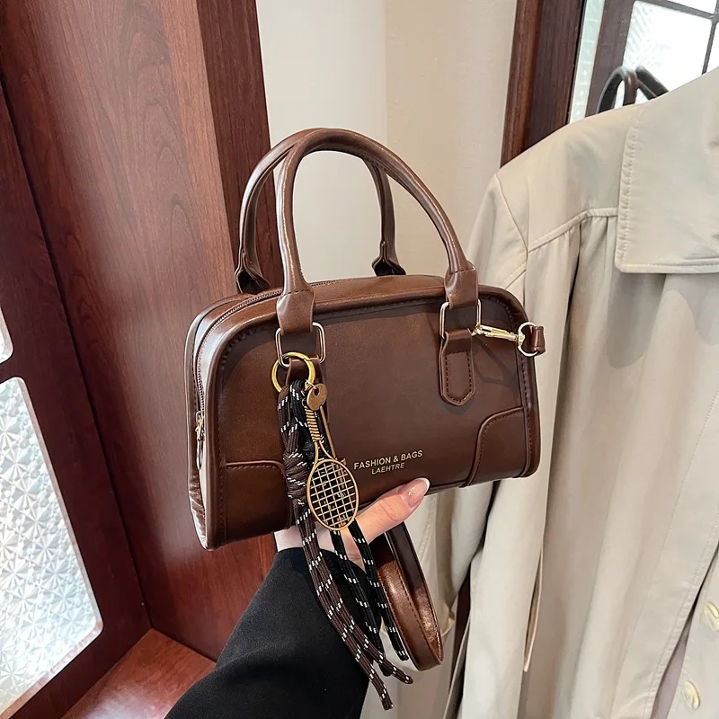 

Vintage Boston Bag Women Contrast Color Designer Pillow Underarm Bag Lady Fashion Commute Leather Shoulder Handbag with Pendant