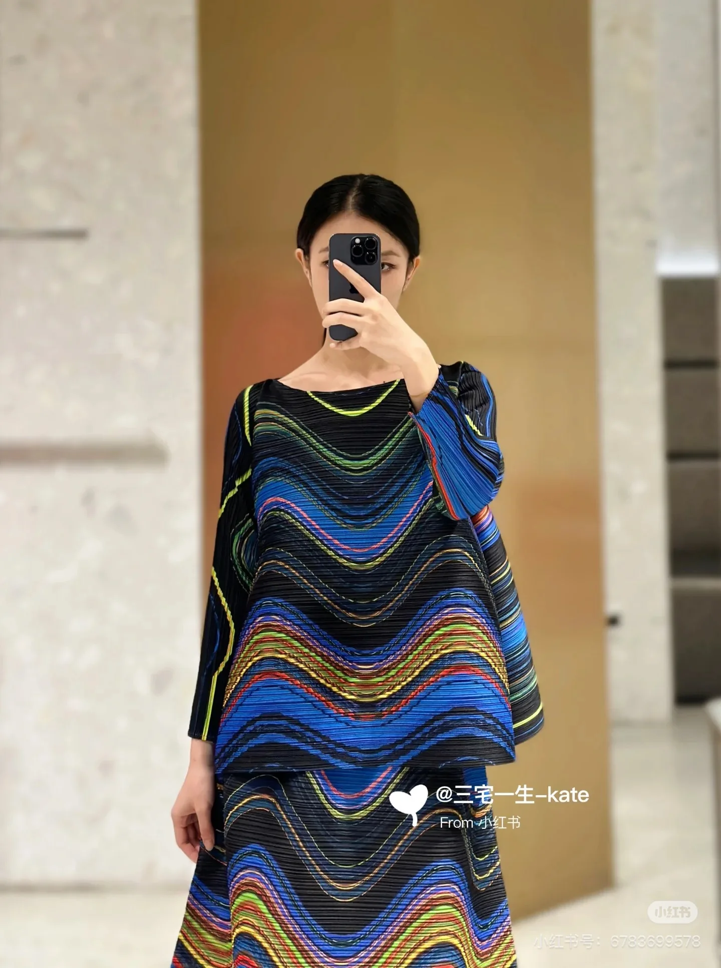 

Плиссированный полосатый топ Miyake, весна-лето 2024, новые свободные топы с принтом и темпераментом