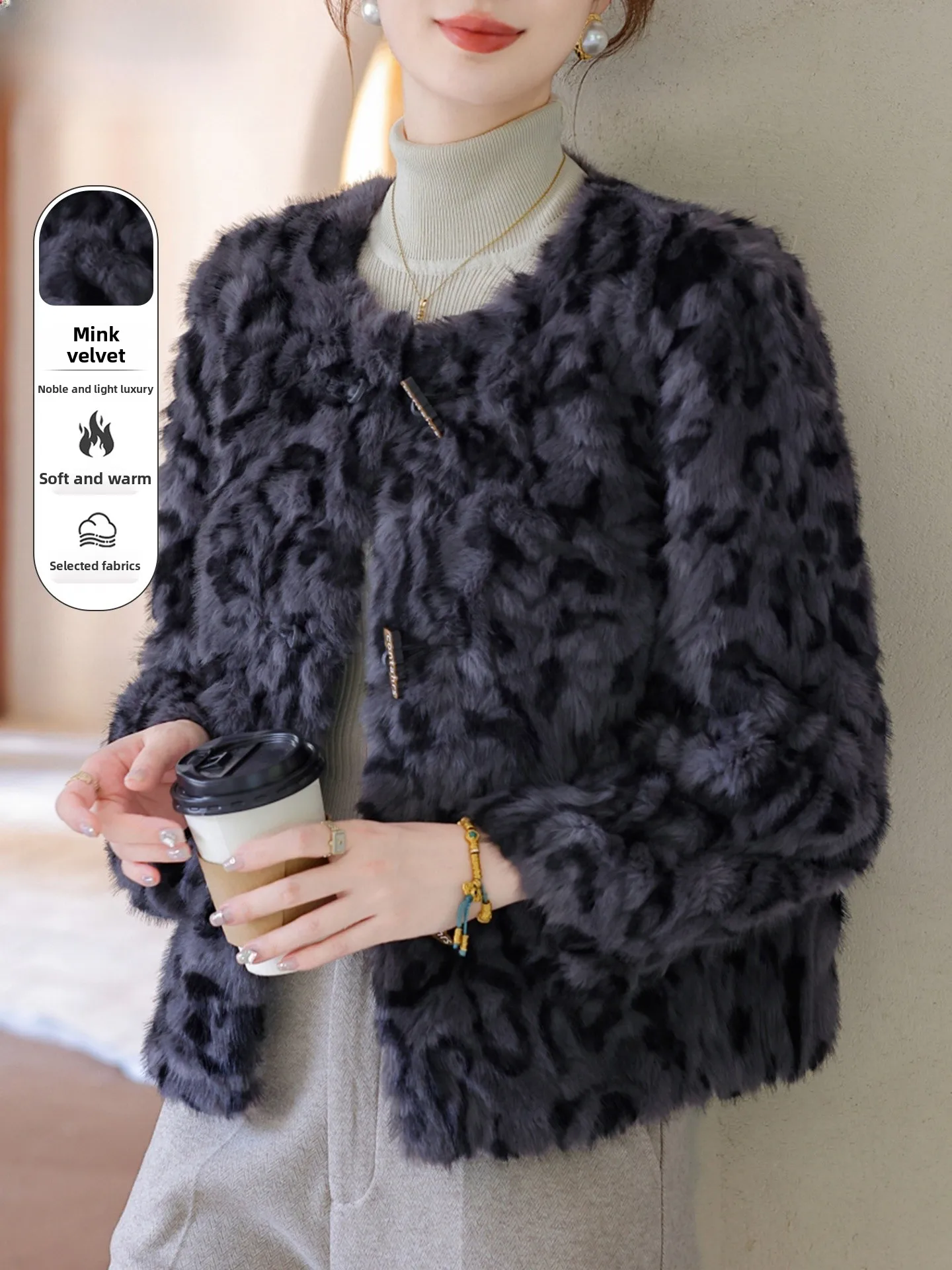 

Элегантное меховое пальто для женщин: зимняя верхняя одежда из норкового бархата для женщин среднего и старшего возраста, комбинированное из кожи и меха, в королевском стиле.