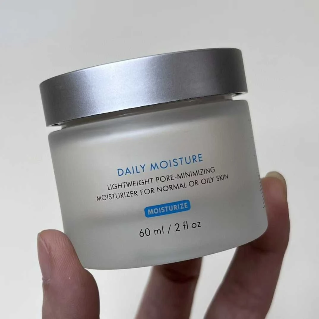 Lightweight Pore-Minimizing Moisturizer for Normal to Oily Skin Daily Moisture 60ml