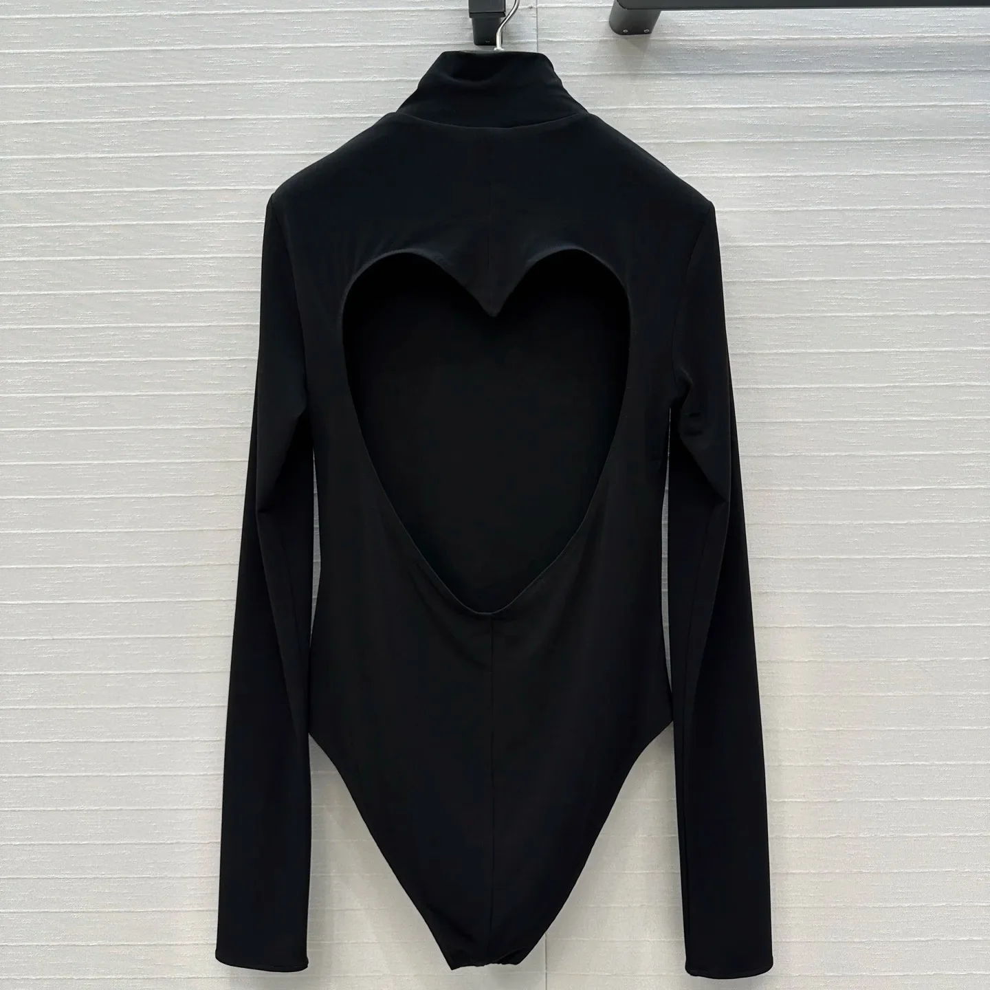 

Женский трикотажный комбинезон с вырезом в форме сердца, длинными рукавами, модный, универсальный, эластичный.