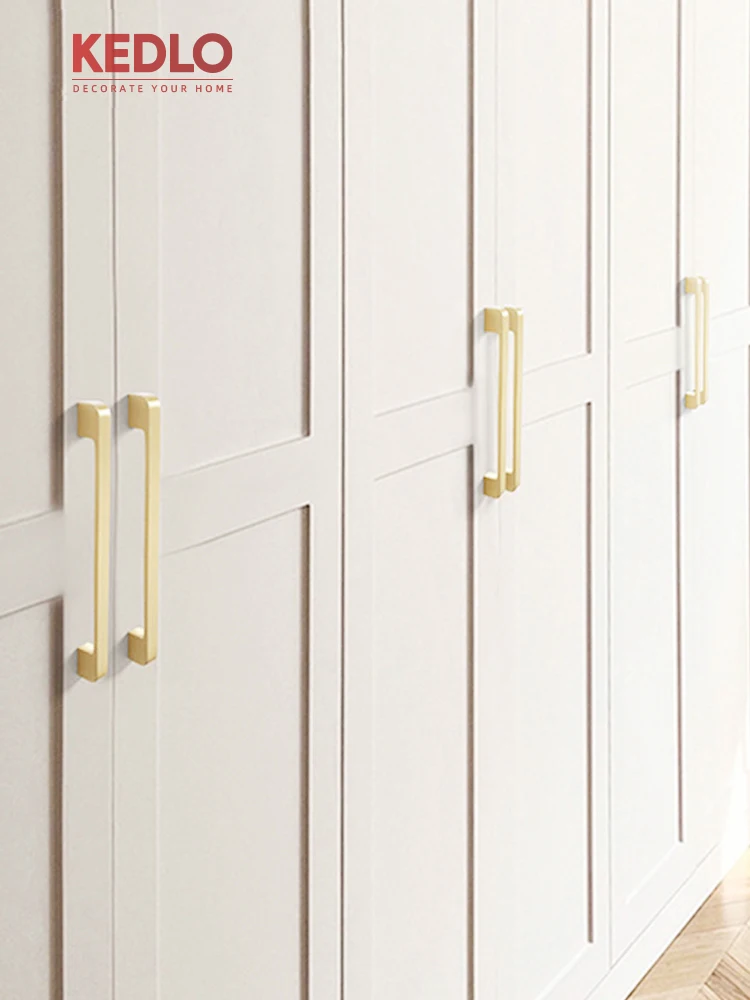 KEDLO Massiver Messinggriff, modern, minimalistisch, gebürstetes Messing, flacher Küchenschrank- und Schubladengriff in Gold. – Detail 9